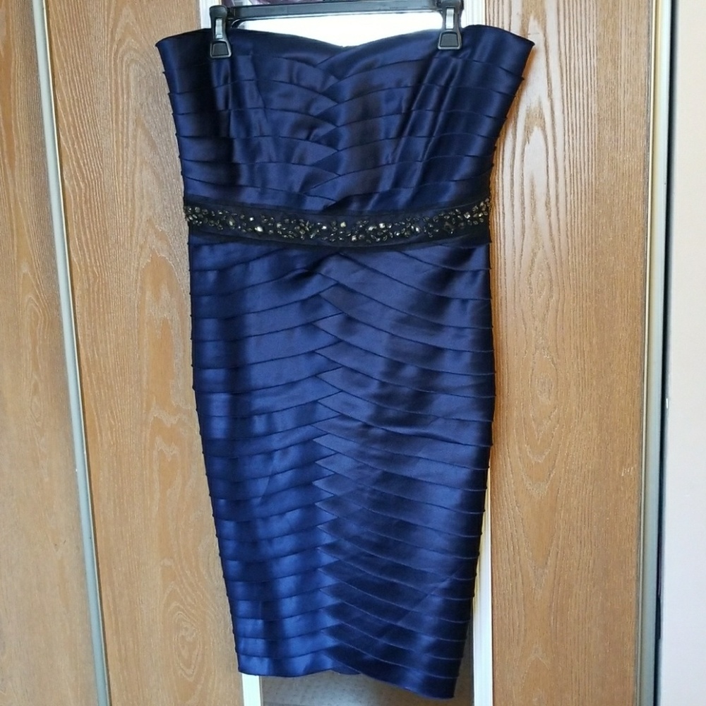 BCBG MAXAZRIA Sapphire Sweetheart Bandage Dress